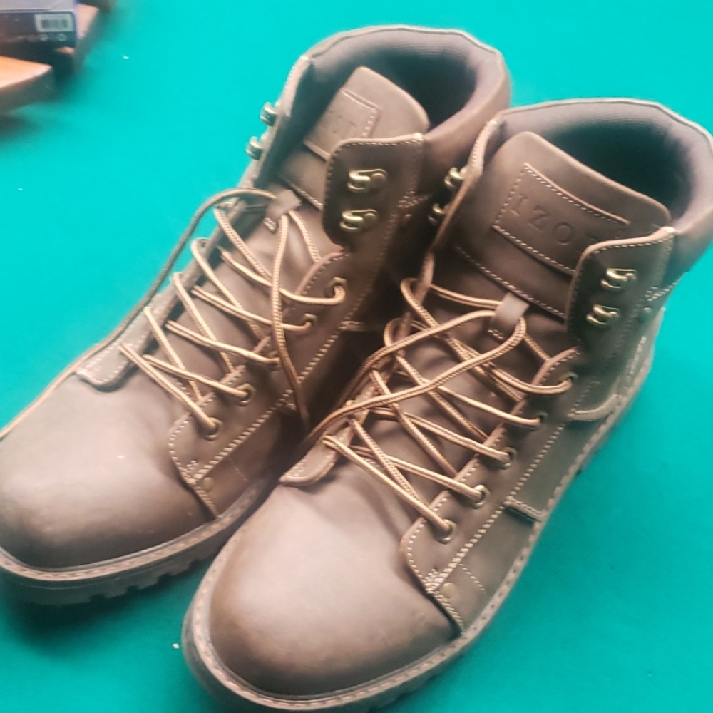 Izod work boots worn once sz 12W